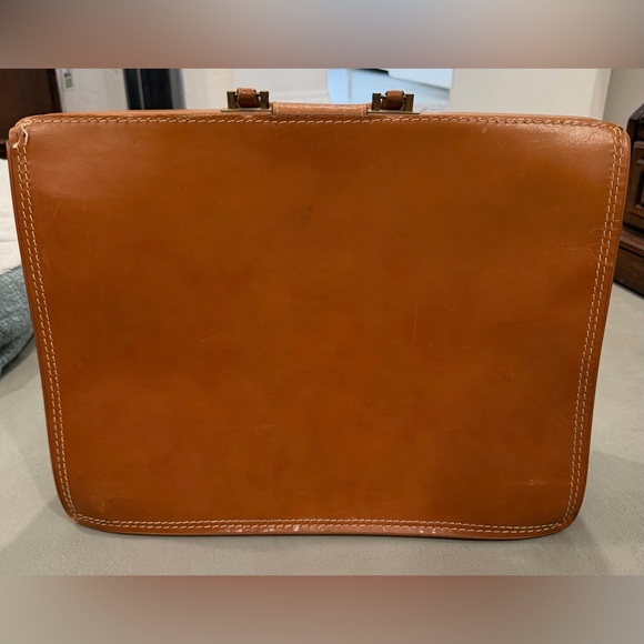 Classic Tan Leather Men's Bag - Picture 2 of 8